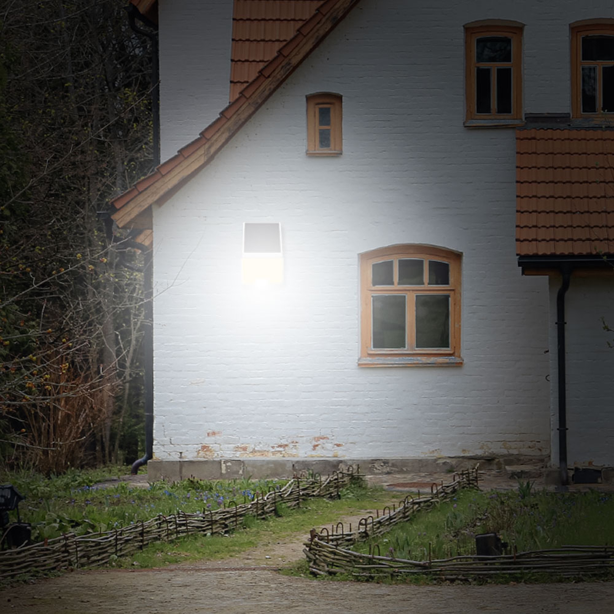 PROYEC EXT LED IP44 1000L SENSOR NEGRO XANLITE EG-PRS1500DB