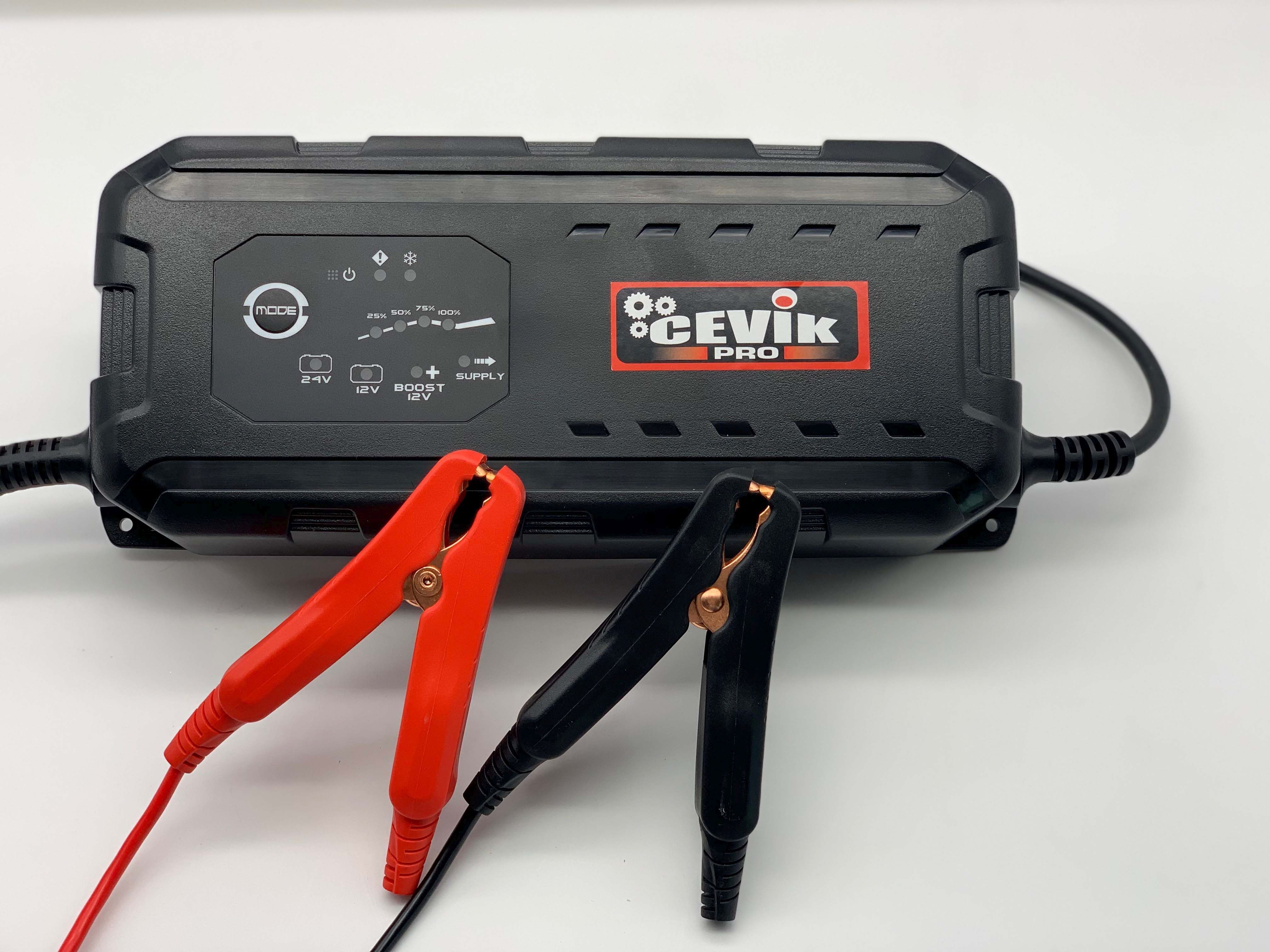 Cargador de batería CEVIK de 12 a 24v con indicador de carga