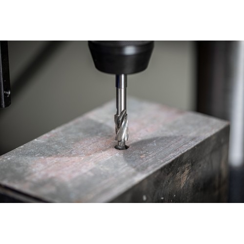 Avellanador plano HSS con espiga de guía DIN 373 Ø 15,0 mm, mango Ø 12 mm, medio, para orificio de paso