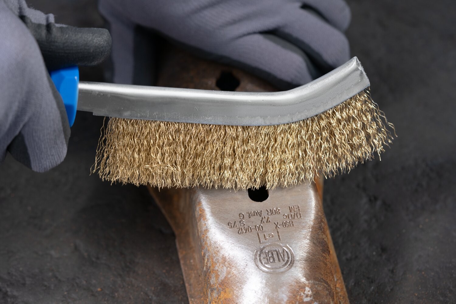 Cepillo manual curvado HBG, 1 fila, alambre de acero Ø 0,30 (10)