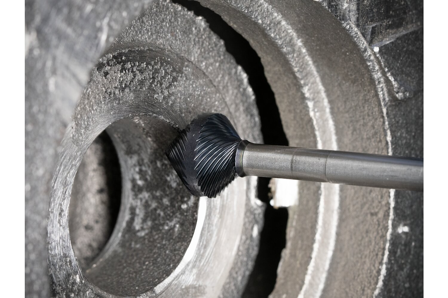 Fr. de met. duro alto rendim. KSK-WKN Ø16x15mm, mango Ø6x75mm Z3, recubr. HICOAT, forma especial p/ achaflanado/desbarbado, uso en robots