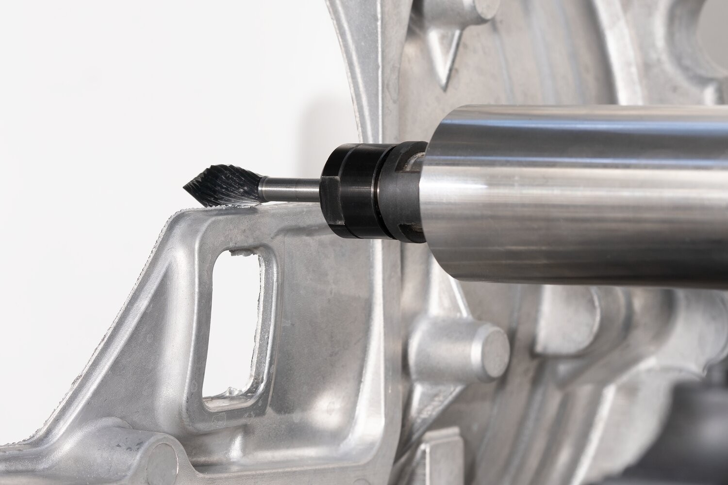 Fresa de metal duro alto rendimiento, D3 KZW Ø12x25mm, mango Ø6mm, forma esp. para achaflanado/desbarbado, uso en robots, recubr. HICOAT