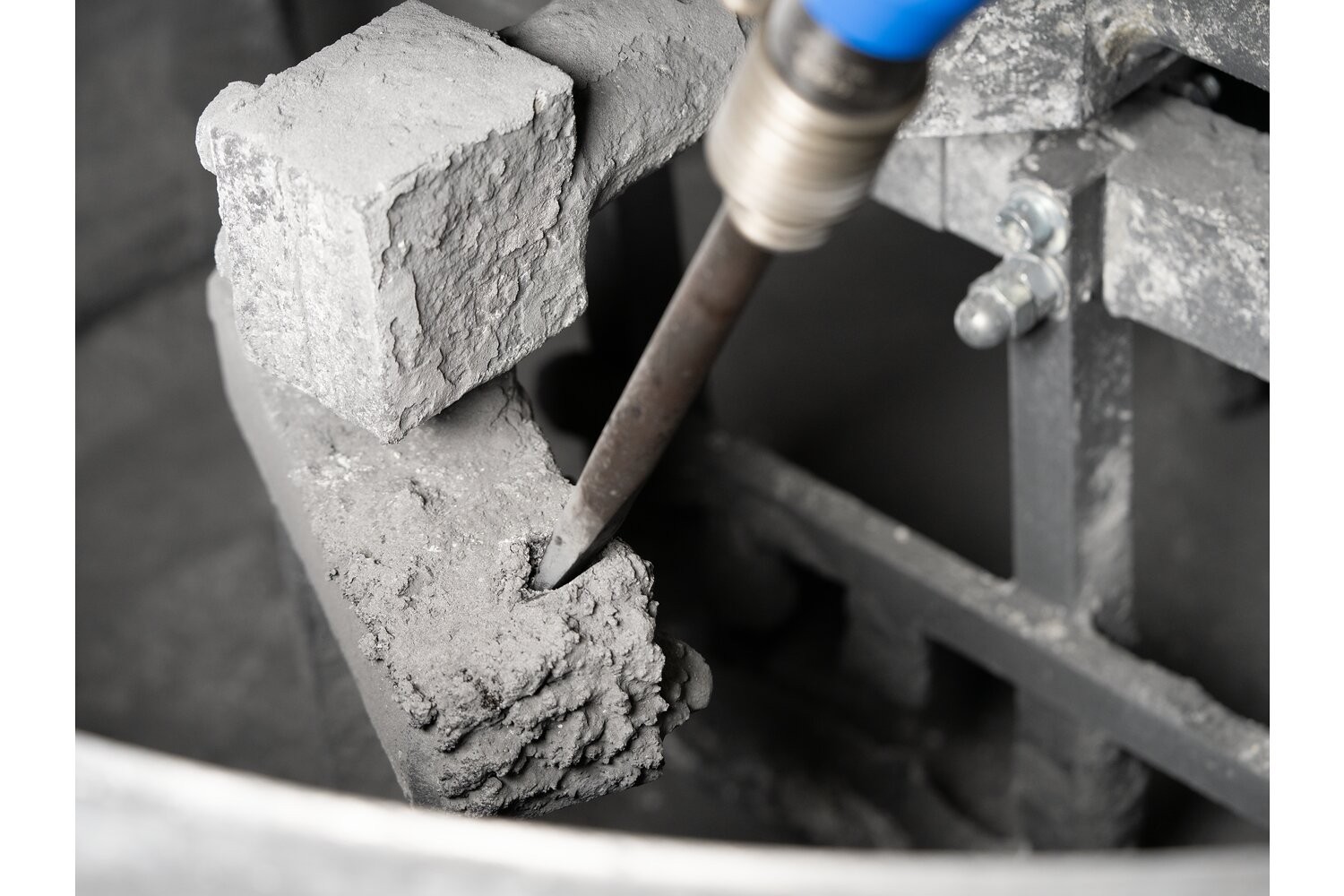 Martillo cincelador neumático PH 18 con mango de agarre envolvente, forma insertable EG05, ligero hasta 3,4 kg