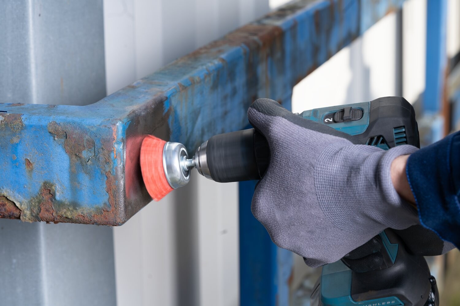 Carda vaso, sin trenzar TBU Ø 50 mm, mango Ø 6 mm, filamento RED Ø 1,27, grano 80, taladros (1)