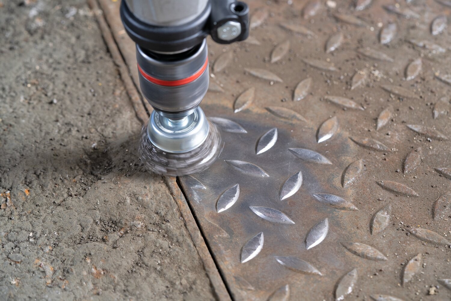 Carda vaso, sin trenzar TBU Ø 50 mm mango ø 6 mm alambre de acero Ø 0,30, taladros (1)