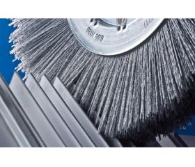 Carda redonda, sin trenzar RBU Ø 200x13x50,8 mm agujero, filamento de SiC Ø 0,55 mm, grano 120, estacionaria