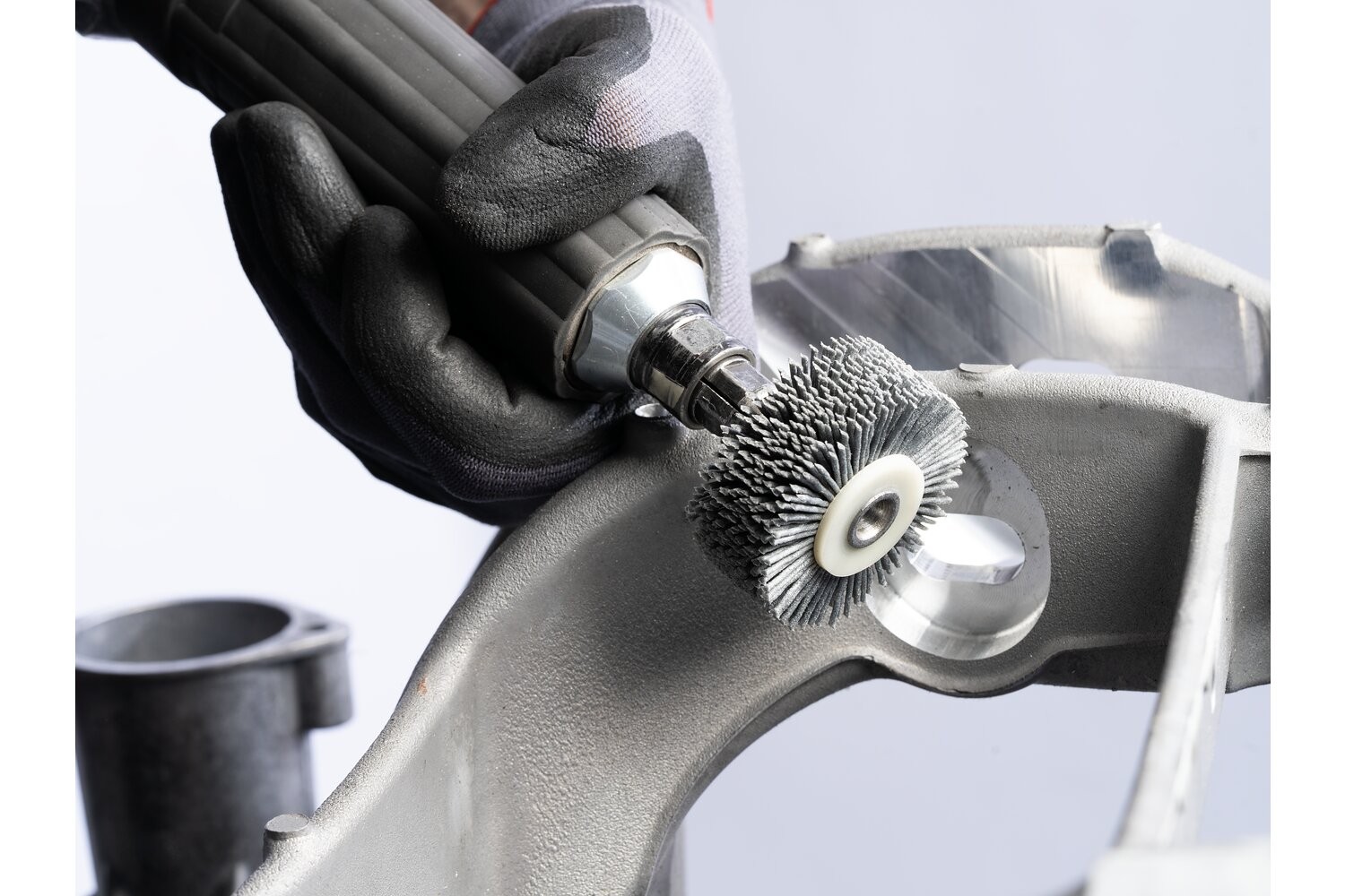 Carda redonda INOX-TOTAL sin trenzar RBUIT Ø 50x15 mm, mango Ø 6 mm, Ø 0,90 mm filamento SiC, grano 180, discos laterales de plástico