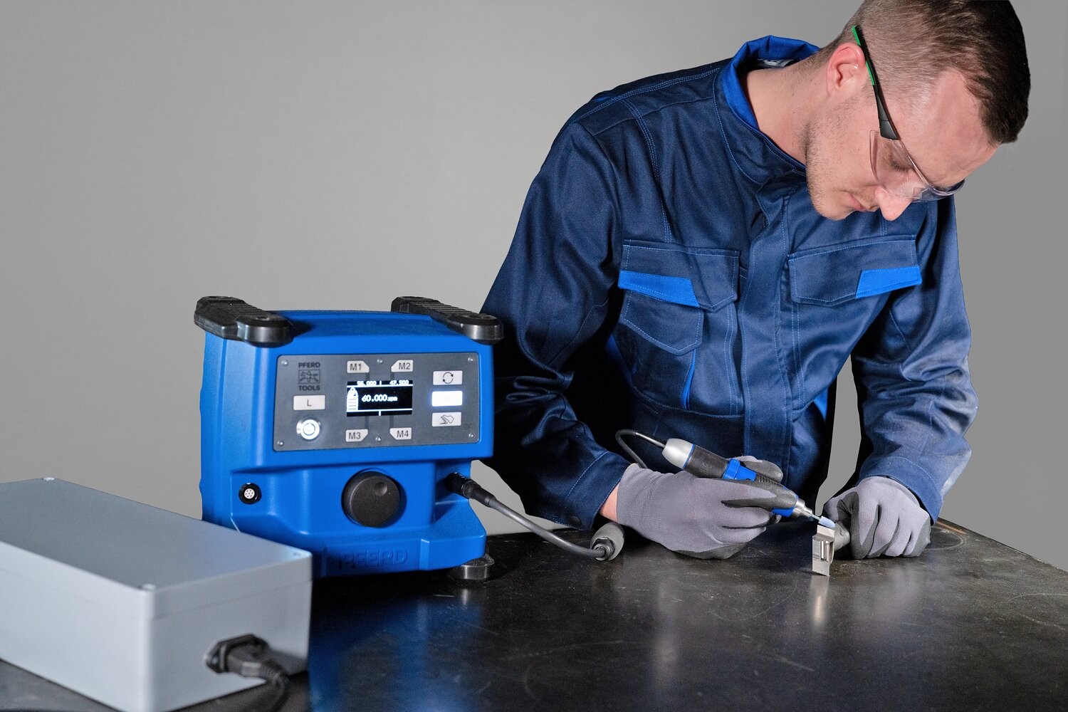 Fuente de alimentación RCK NT con conector IEC universal