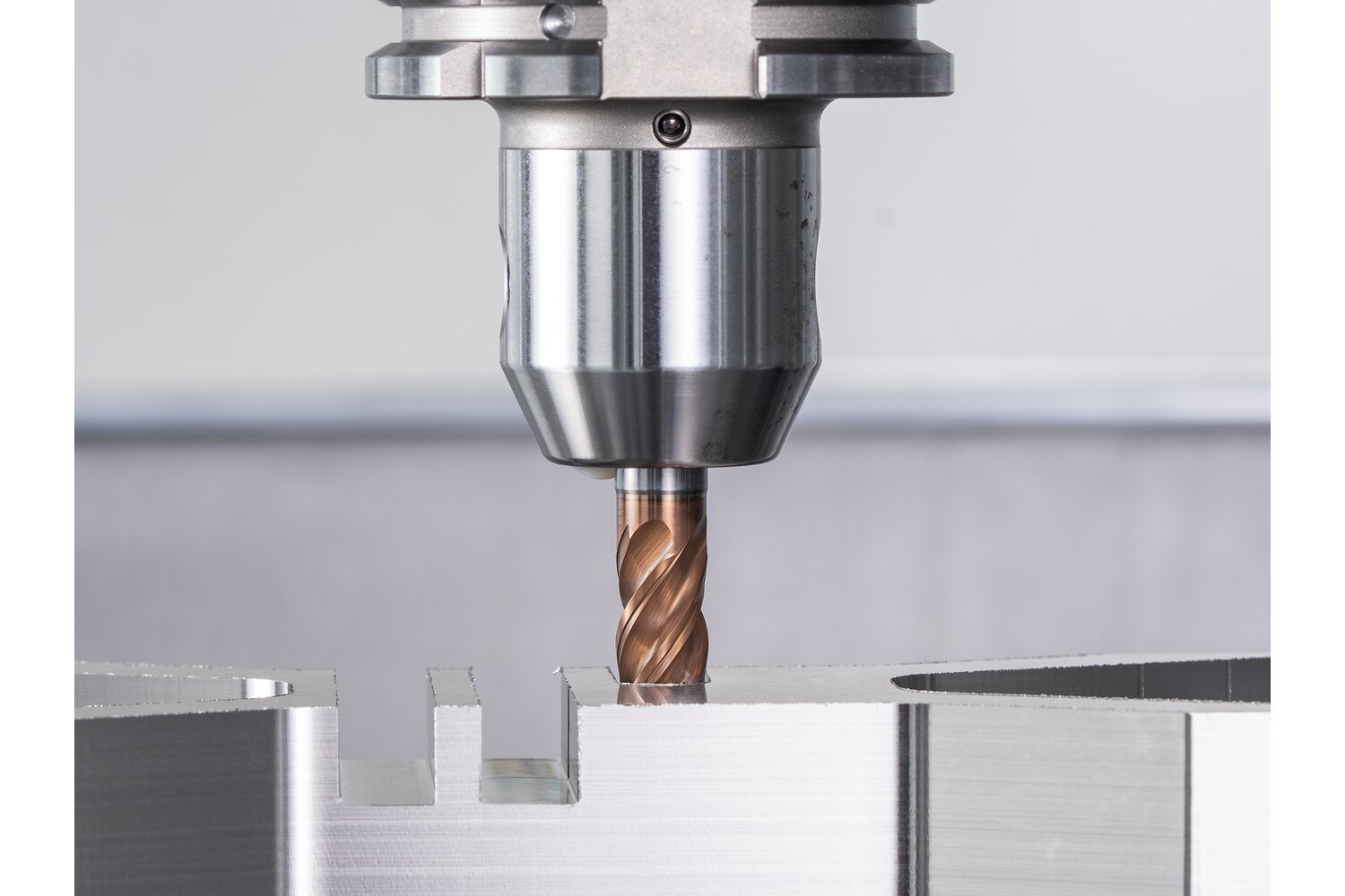 Fresa VHM Ø10 mm, 4 filos, 2xDC, chaflán 0,2 mm 45°, recubrimiento AlTiN/TiSiXN, mango HB, Rendimiento en inoxidables