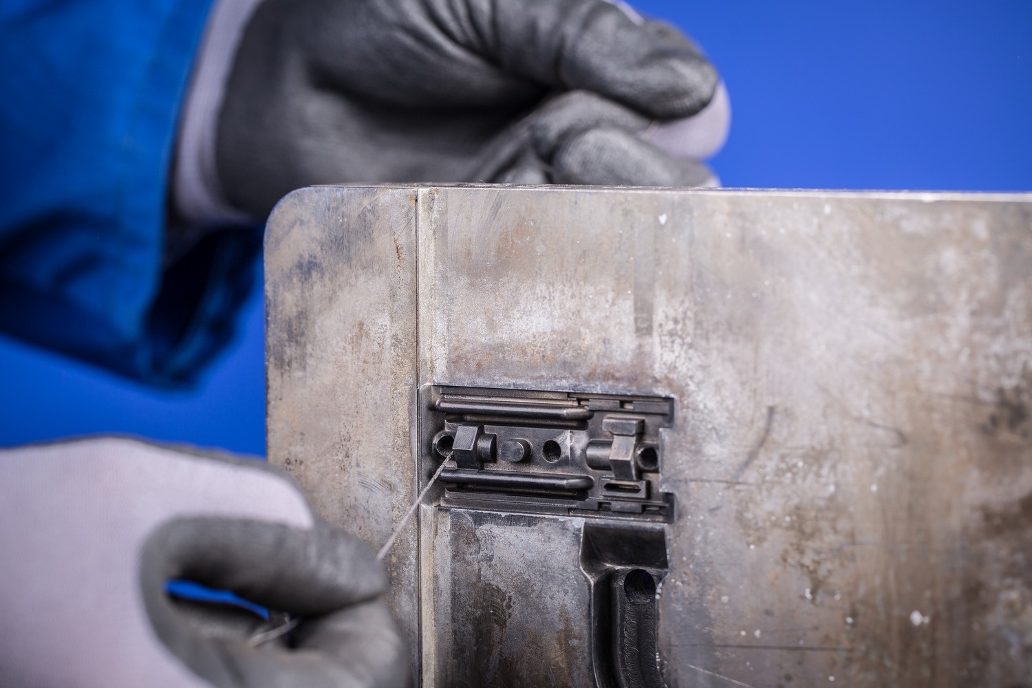 Cuerda abrasiva de corindón SS Ø 1,8 mmx15 m A180 para fabricación de herramientas y moldes