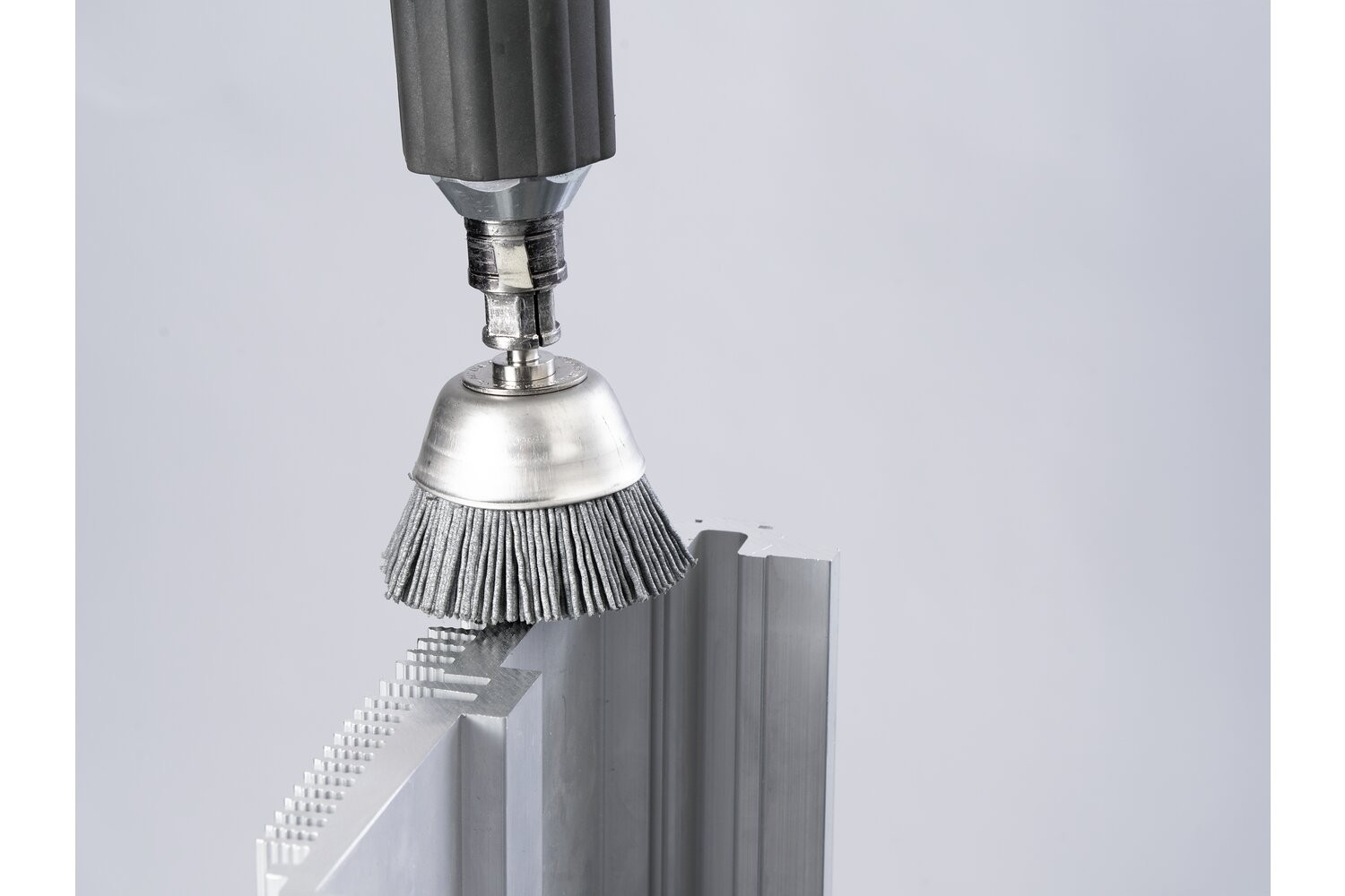 Carda vaso INOX-TOTAL sin trenzar RBUIT Ø 50 mm, mango Ø 6 mm, Ø 0,90 mm filamento SiC, grano 180