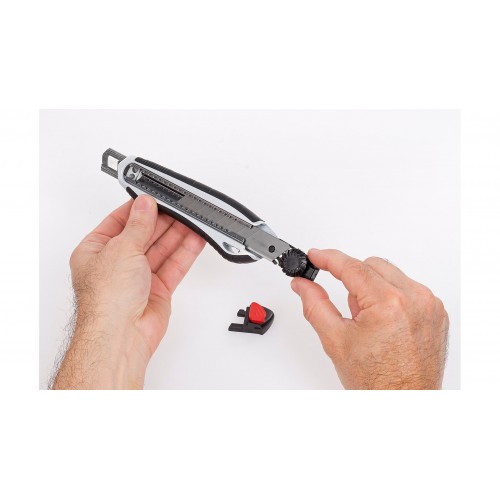 KRT000303 Cúter 18mm carga automática aluminio