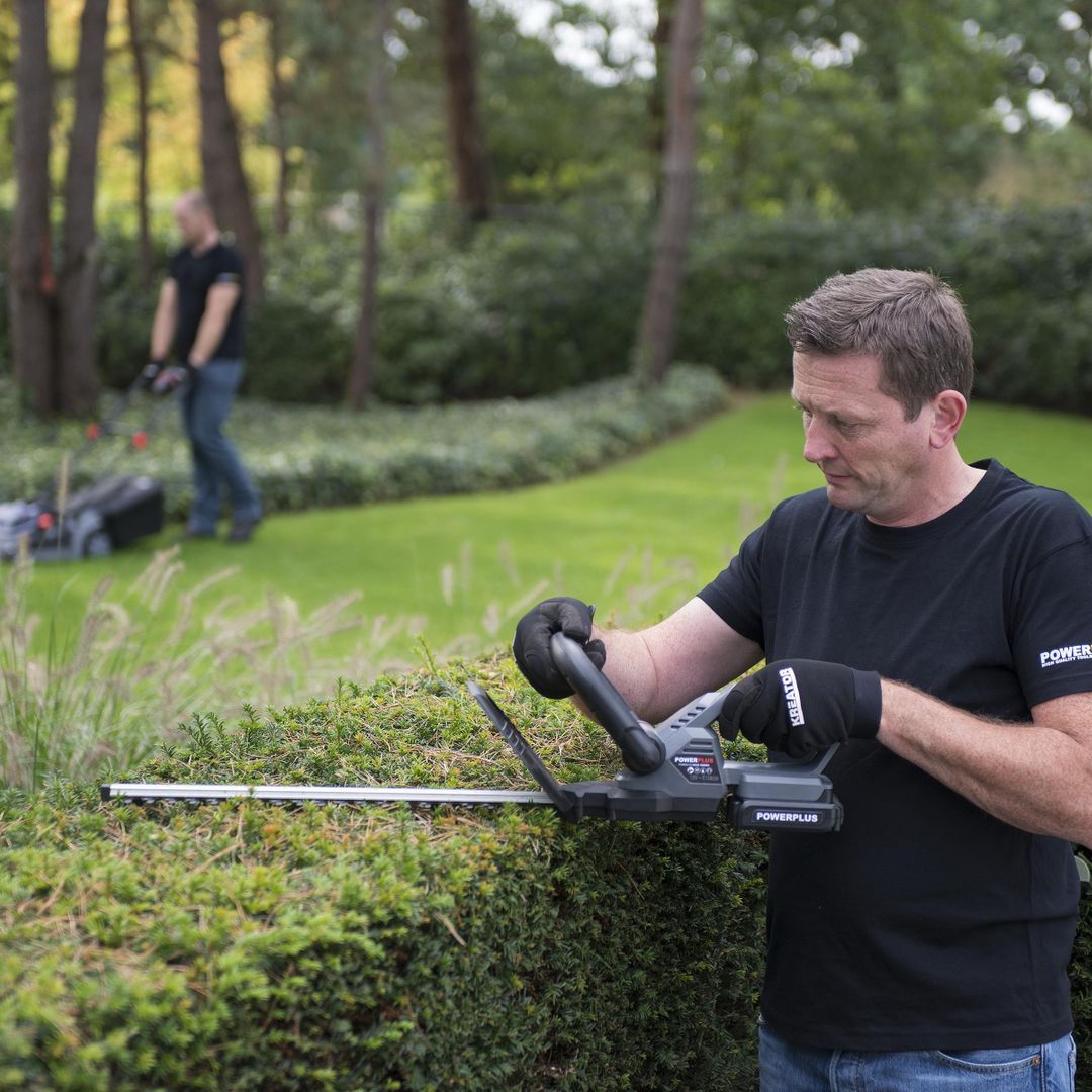 POWEBHTS1 Cortasetos 18V 480mm - incl. batería 18V 1.5Ah y cargador