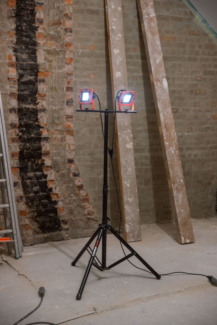 POWDP8035 Proyector portátil 20V 220V con trípode - excl. batería y cargador