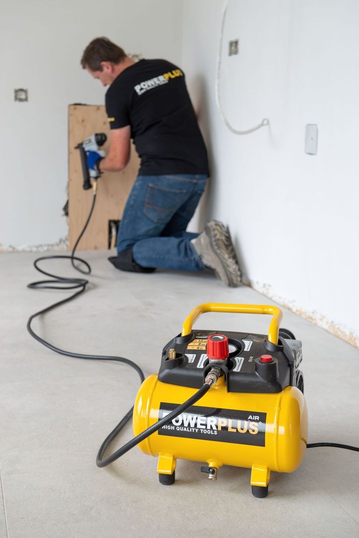 POWX1724S Compresor Silencioso  550W 6L + 10 Acc