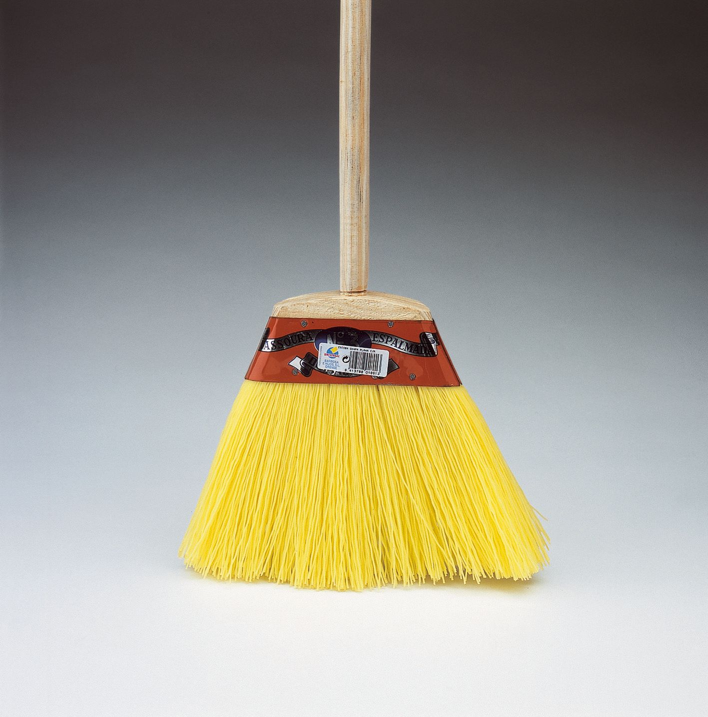ESCOBA CHAPA PLANA.C/MANGO MADERA 1.150 Ref.1801