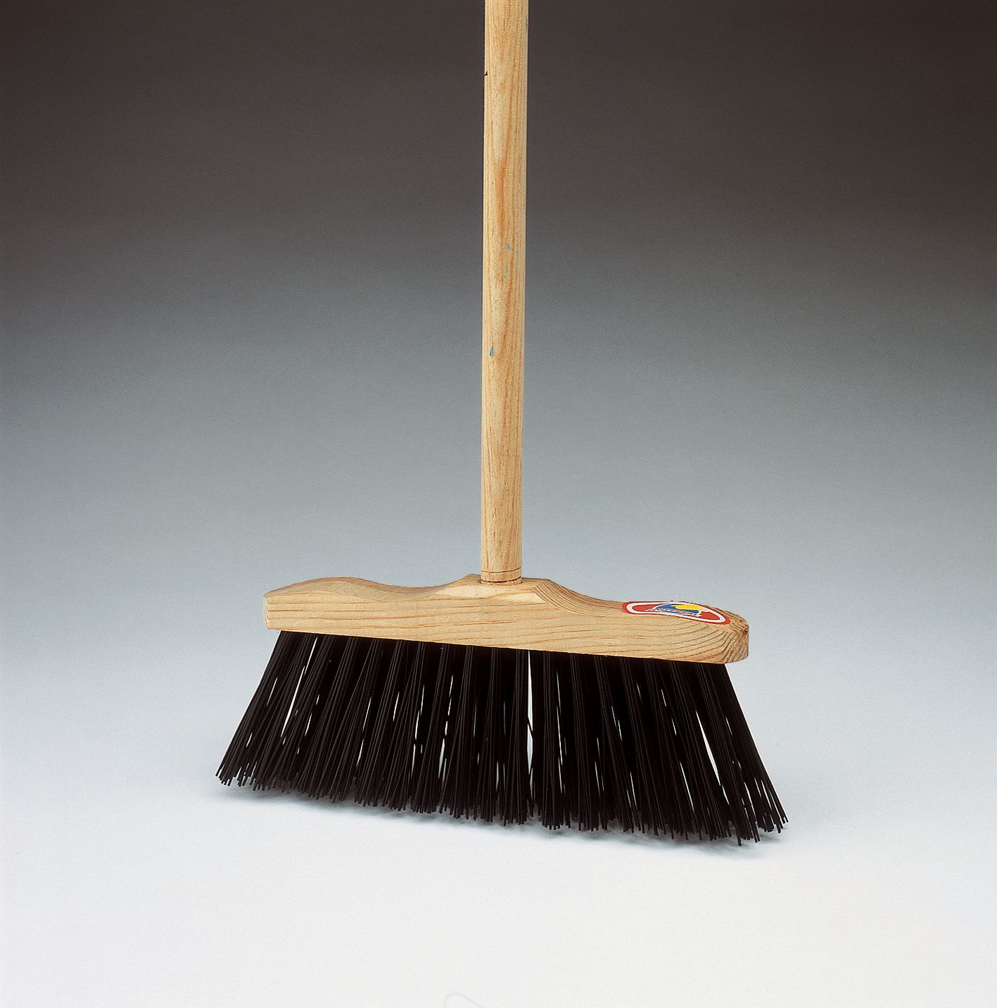 ESCOBA INDUSTRIAL.C/MANGO 1.150 C/ROSCA Ref.1805