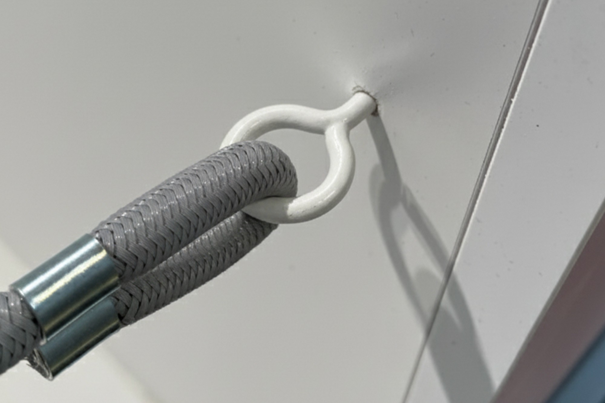 AL-HC B [CP] Hembrillas. Hembrilla cerrada roscada lacada blanca