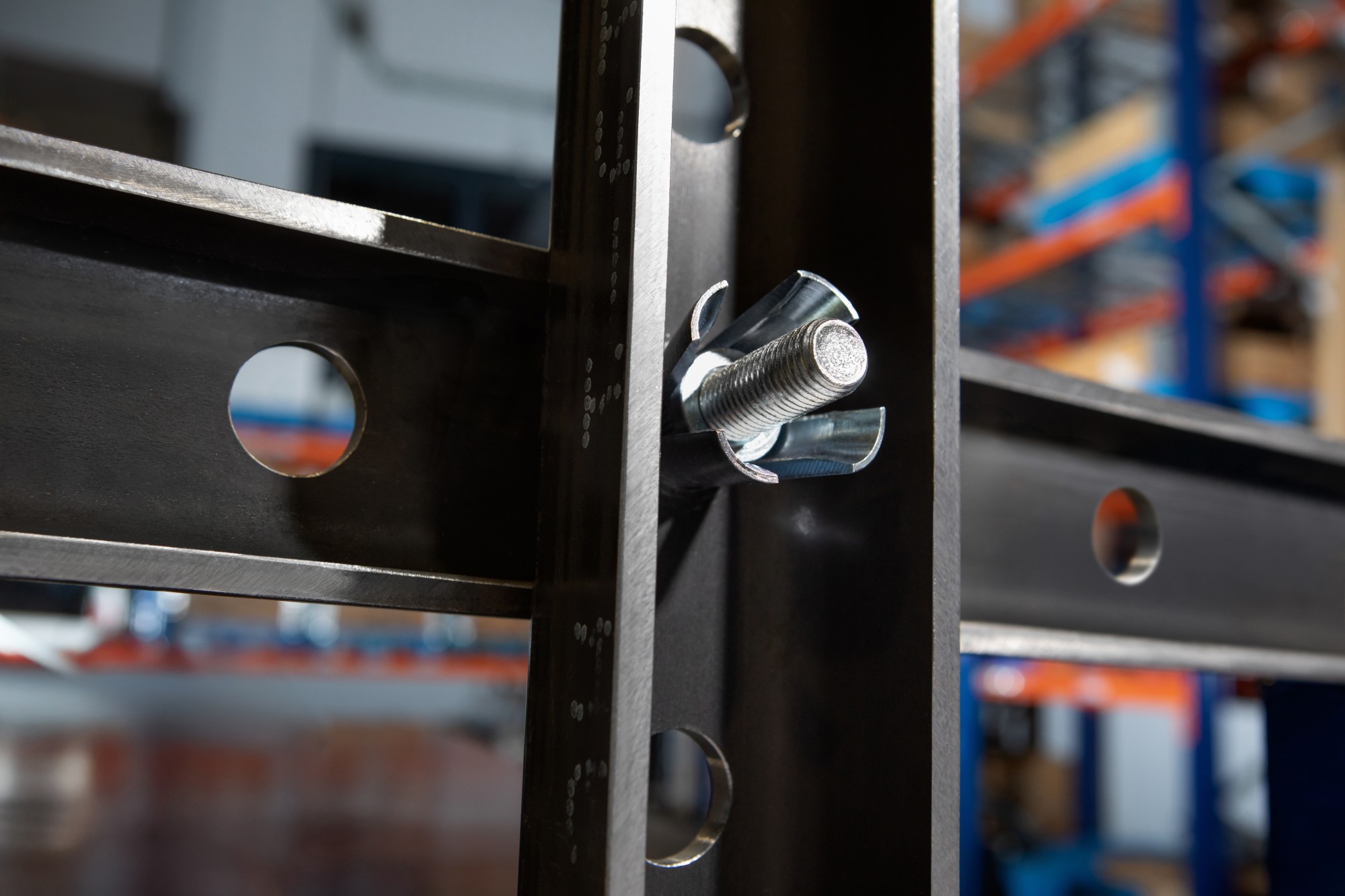 SBG [CP] Anclaje de expansión para perfiles huecos STRUTBOLT. Galvanizado en caliente