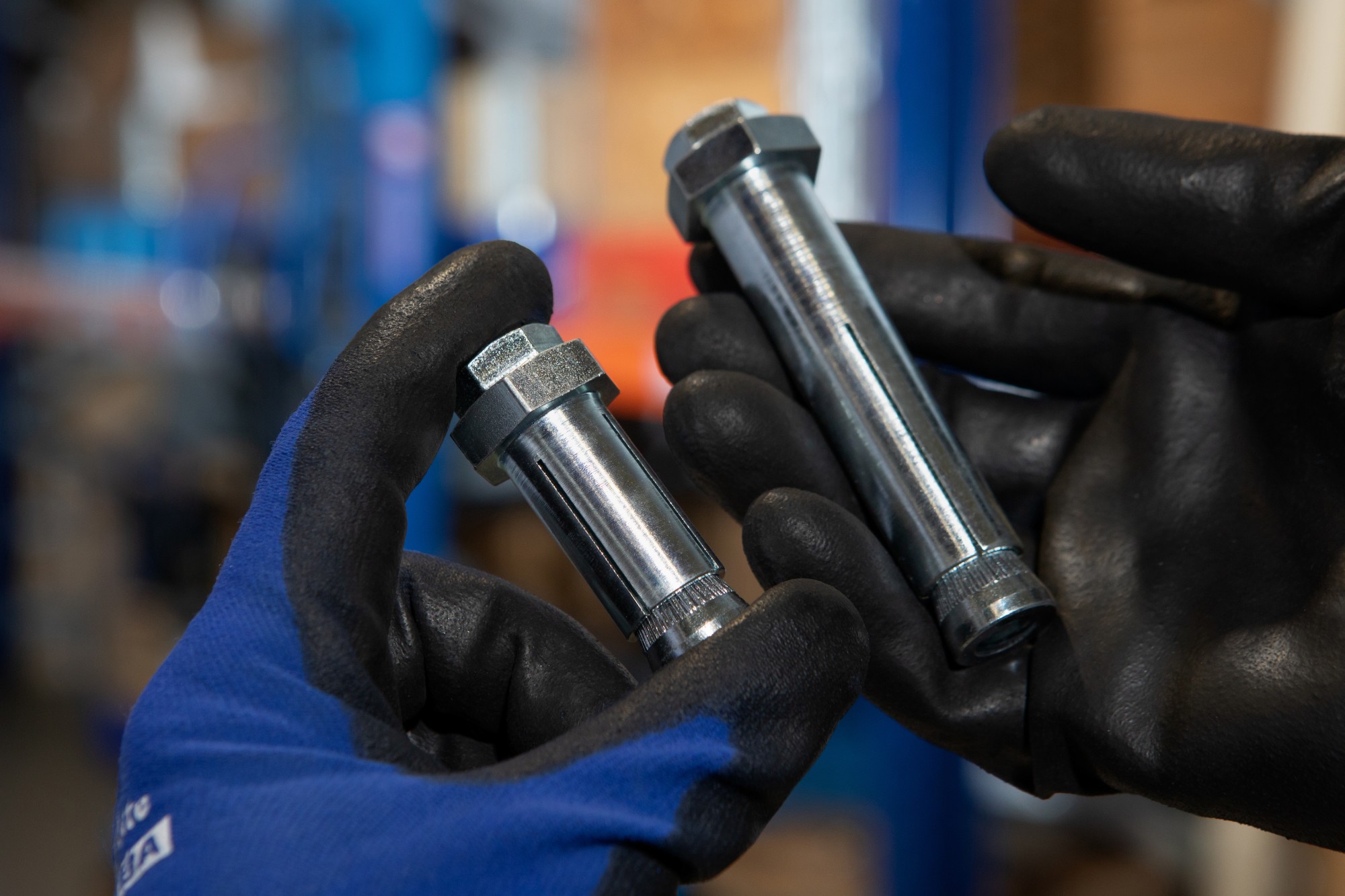 SBZ [CP] Anclaje de expansión para perfiles huecos STRUTBOLT. Zincado