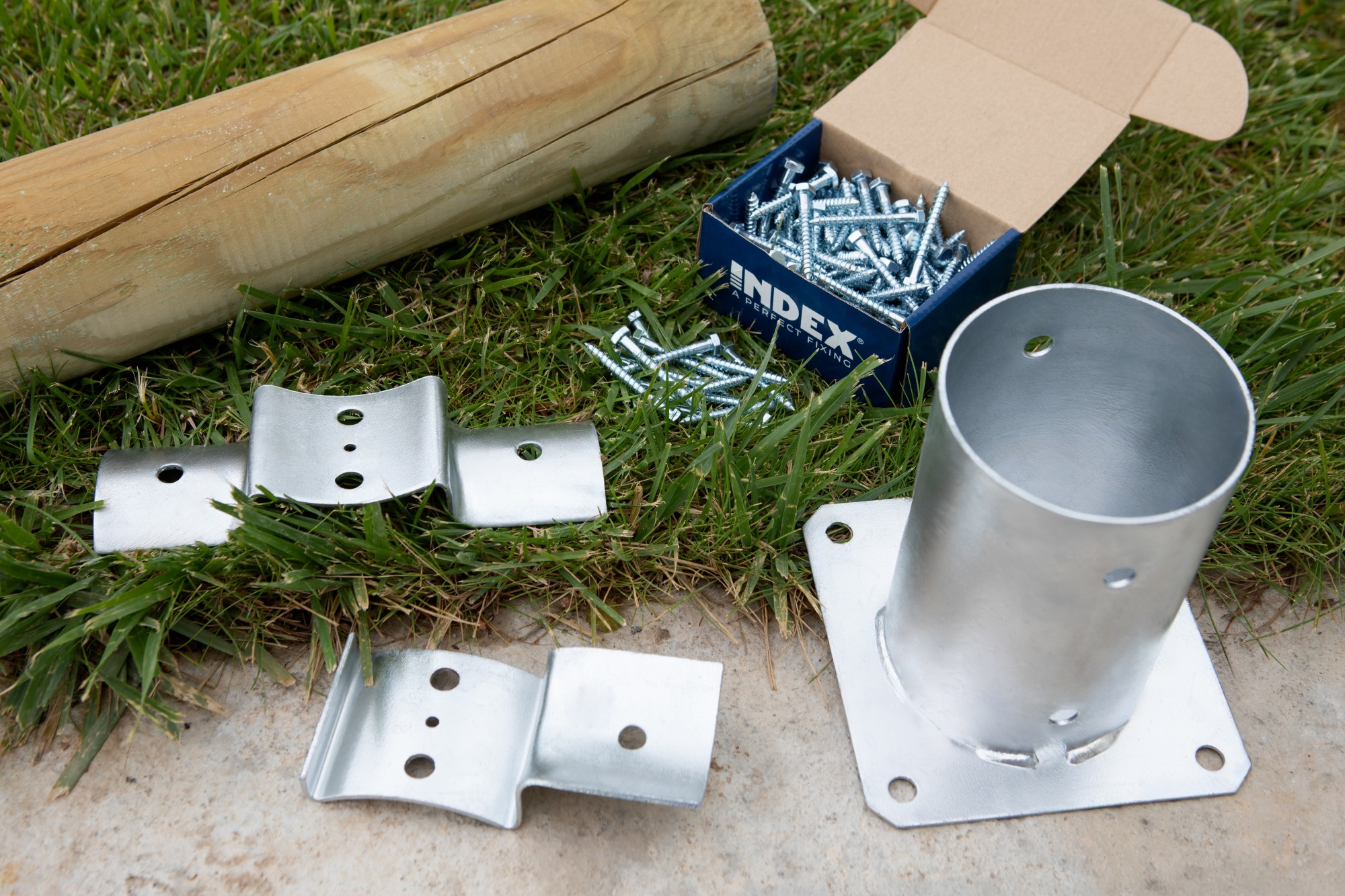 AP-SR [CP] Anclajes para postes. Soporte para poste de cercado de madera redondo