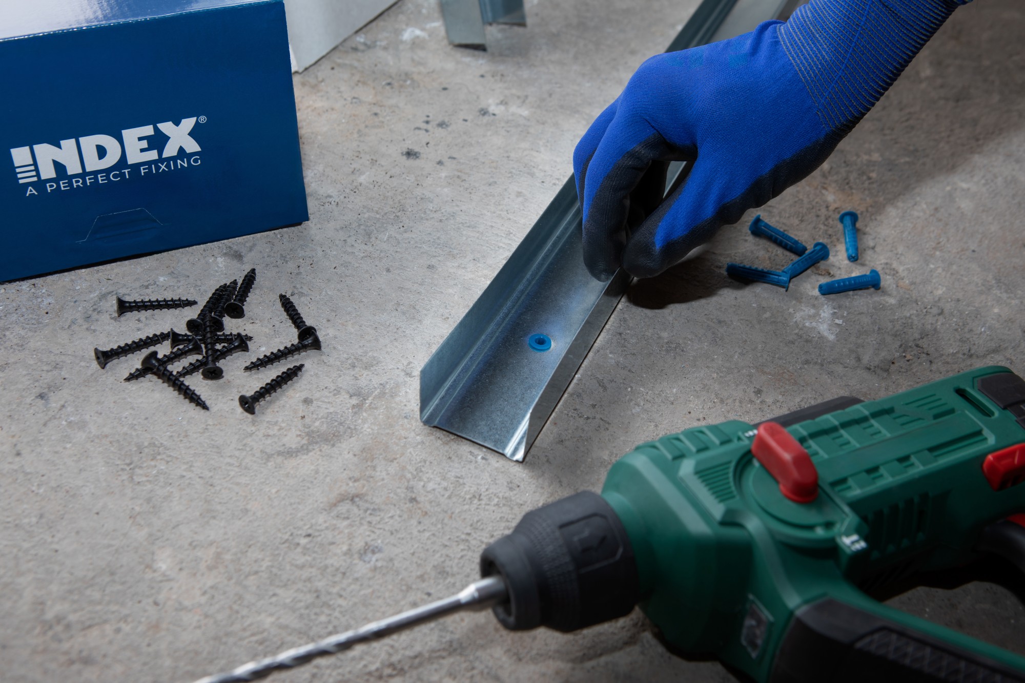 TN4S-A EP [CP] Taco de nylon anudable de 4 segmentos para todo tipo de materiales. Taco con collarín. Bote de plástico