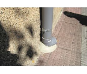 AB-DP Z [CP] Abrazadera desagüe con pie. Zincada