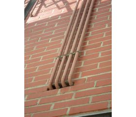 AB-GD [CP] Abrazadera gásmica negra doble M6 con tirafondo