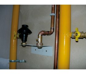 AB-GU [CP] Abrazadera guía simple con pre-rosca M6. Abrazadera guía gris simple con pre-rosca M6