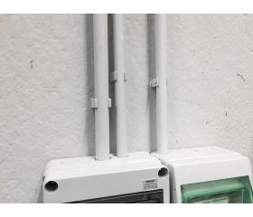 AB-PR [CP] Abrazadera a presión con pre-rosca M6. Gris