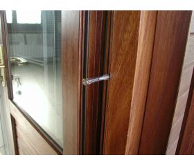 EPS [CP] Anclaje metálico para fijar marcos de puertas y ventanas