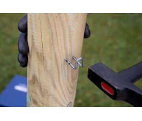 GM-AV [CP] Grampillón arponado para anclado de mallas y alambres en postes de madera. En forma de 