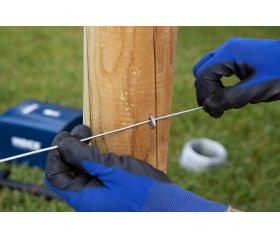 AL-HR [CP] Hembrilla reabierta para la fijación en postes.. Resistentes al paso de la maquinaria