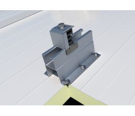 PSA-AV [CP] Perfiles, uniones, guías y empalmes para estructura de apoyo. Perfil de aluminio con alas para fijación directa discontinua en valle