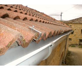 TE-GR [CP] Soportes de canalón. Placa teja grande