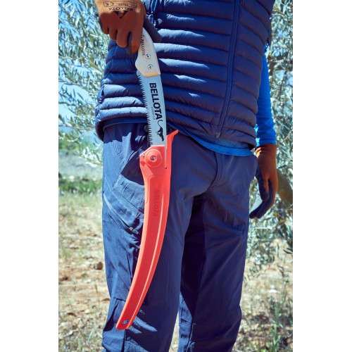 Serrucho Guepardo con hoja curva de 13" y mango de madera recto. Incluye funda / 454MR13