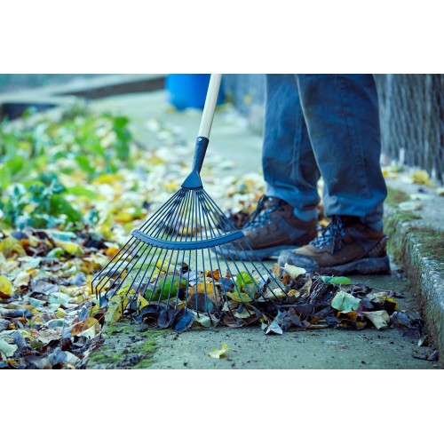 Escoba púas redondas para la limpieza de suelos de gravilla con  mango madera FSC / 3040CM