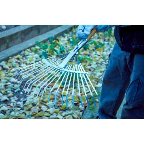 Escoba ajustable púa plana para limpieza de césped con mango madera FSC  / 3042CM