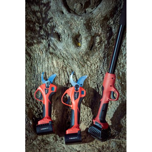 Pértiga extensible hasta 2,2m compatible con las tijeras eléctricas a batería  de la primera generación/ EPP1EXTP