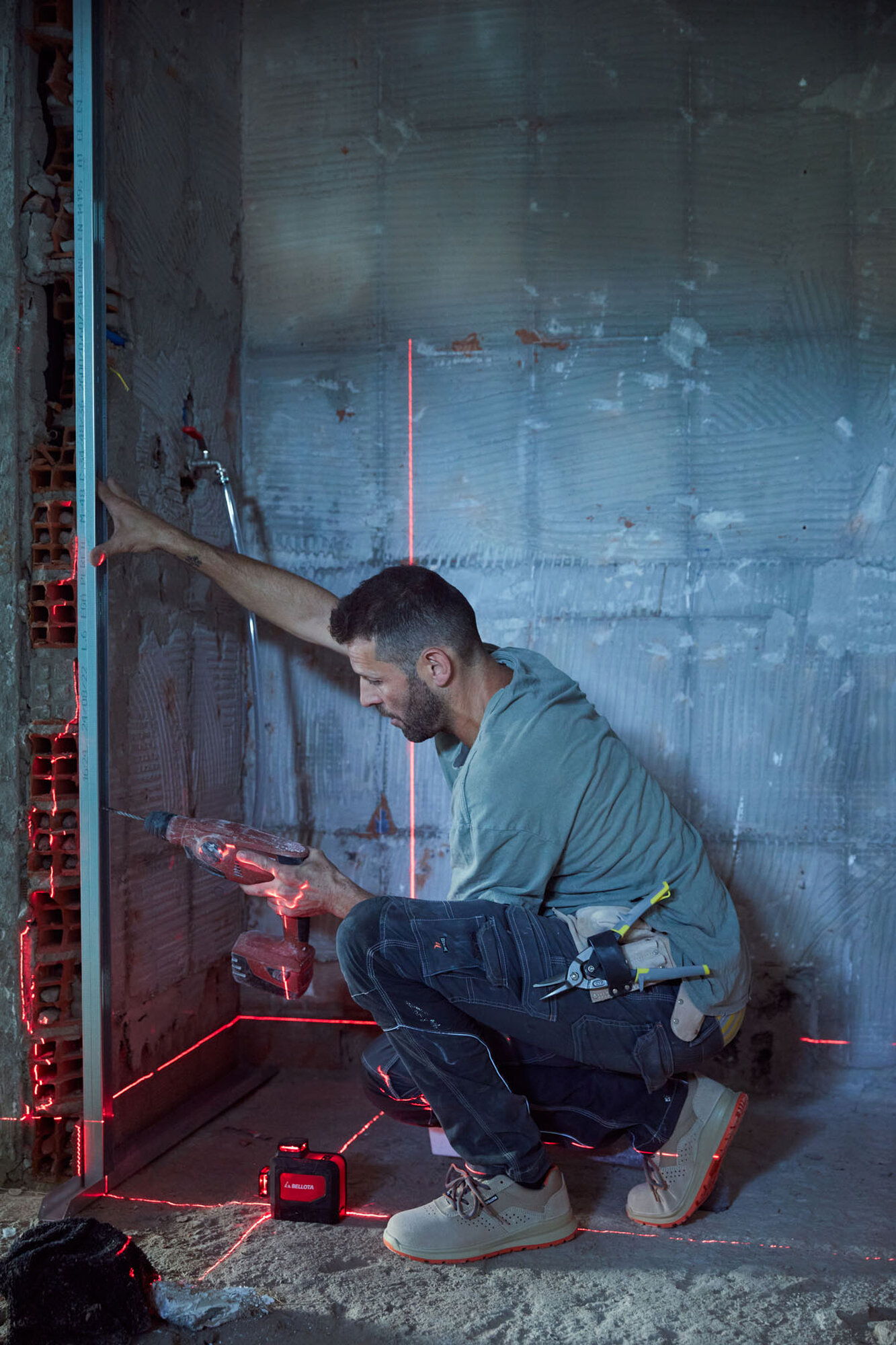 Nivel láser rojo 3x360 para trabajos de nivelación / NIV30360R