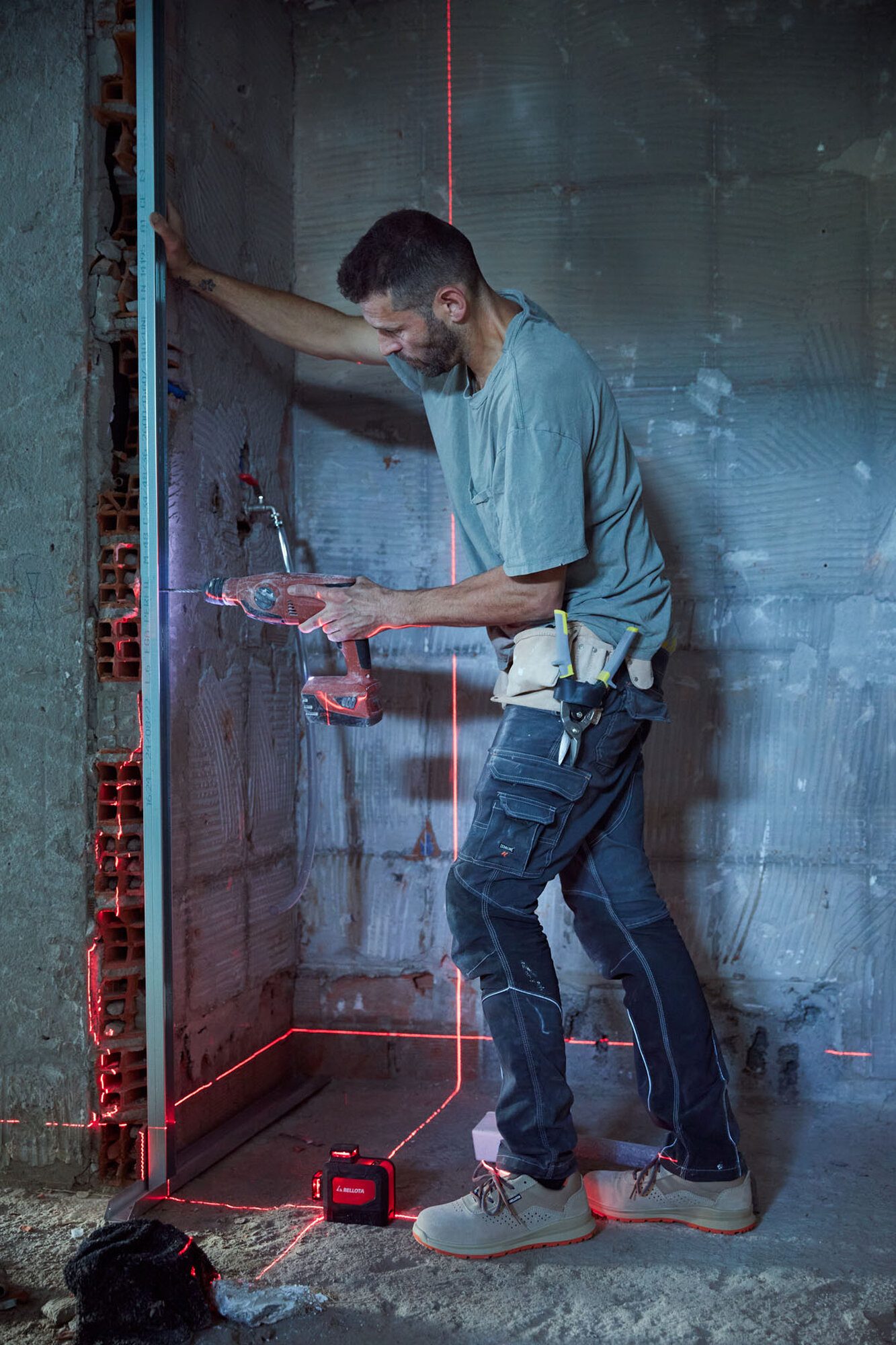 Nivel láser rojo 3x360 para trabajos de nivelación / NIV30360R