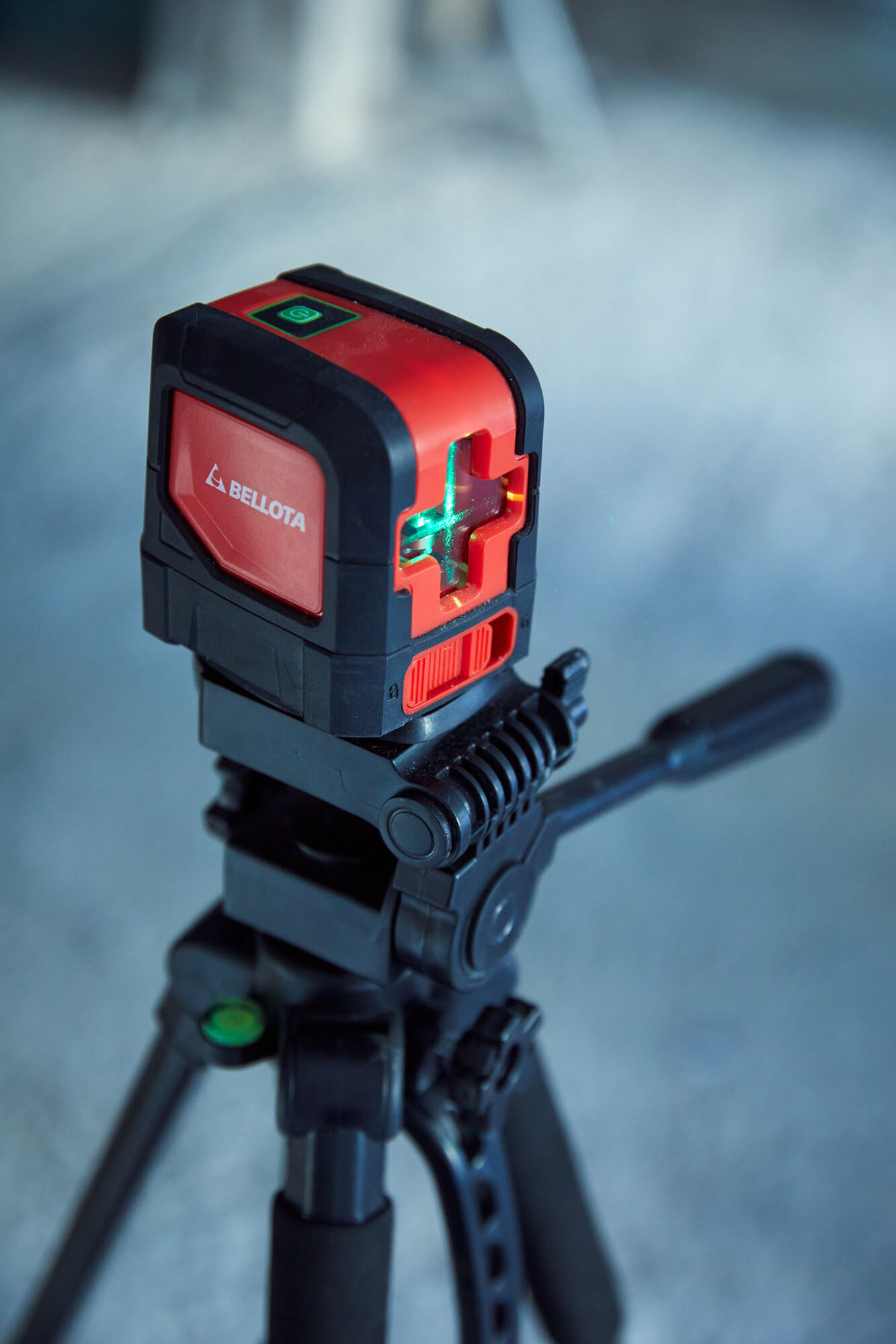 Trípode regulable de 1,5 m con nivel para niveles láser / NIVTRIPOD15