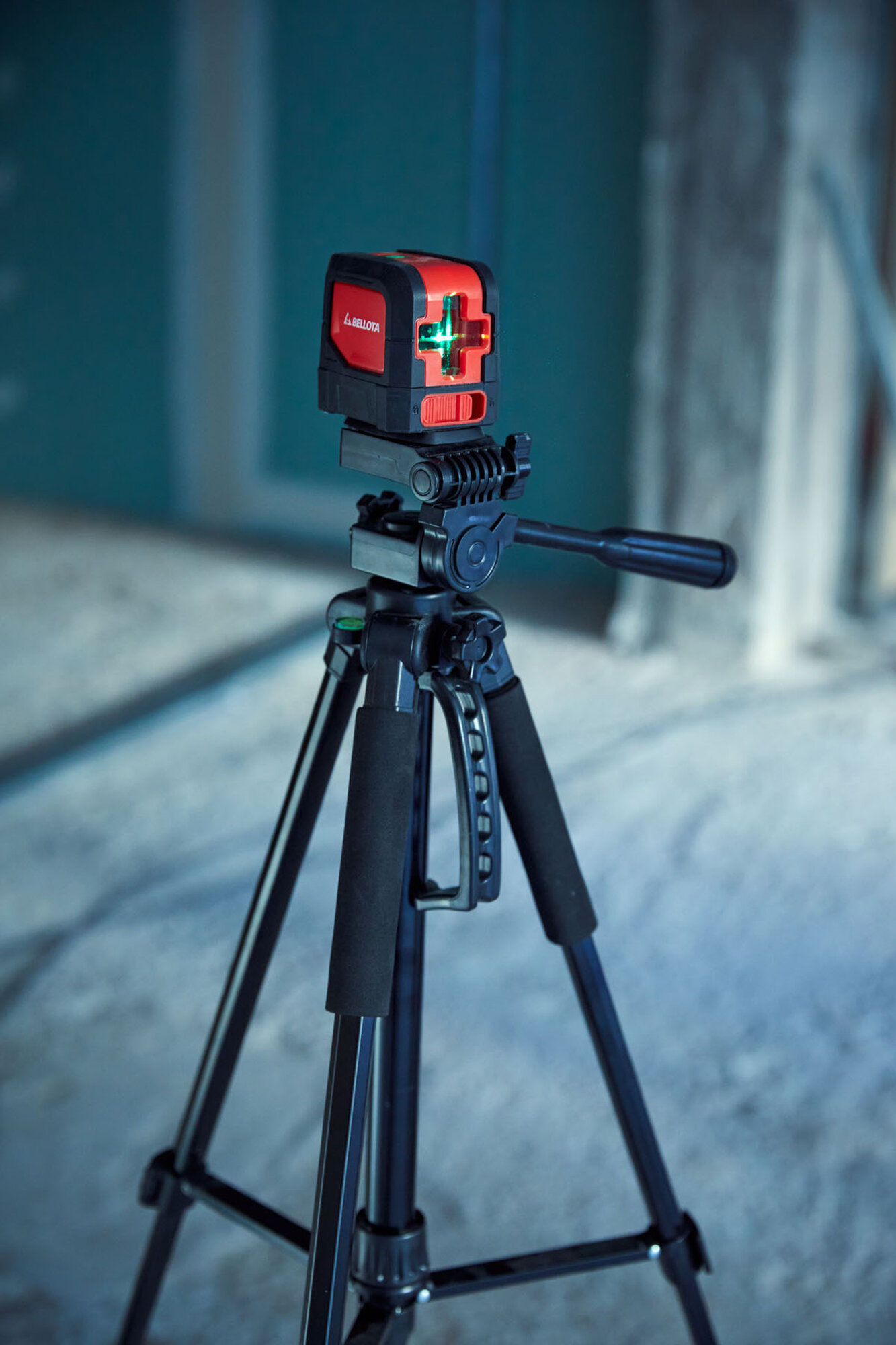 Trípode regulable de 1,5 m con nivel para niveles láser / NIVTRIPOD15