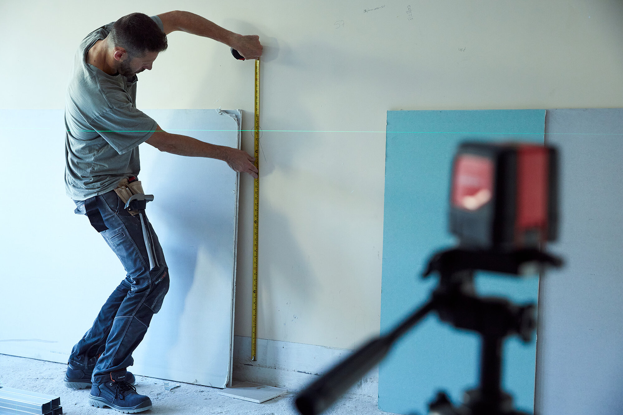 Trípode regulable de 1,5 m con nivel para niveles láser / NIVTRIPOD15