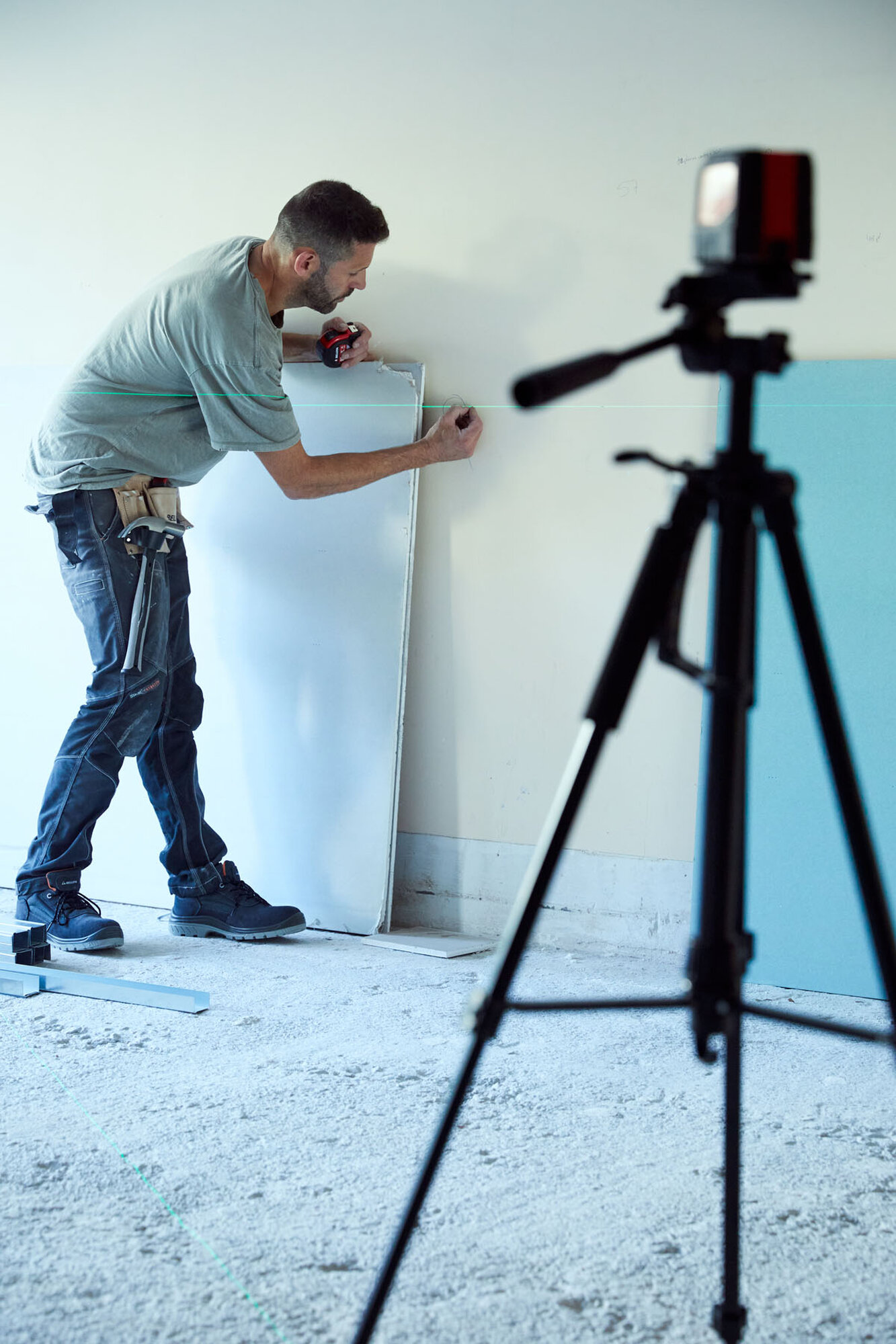 Trípode regulable de 1,5 m con nivel para niveles láser / NIVTRIPOD15