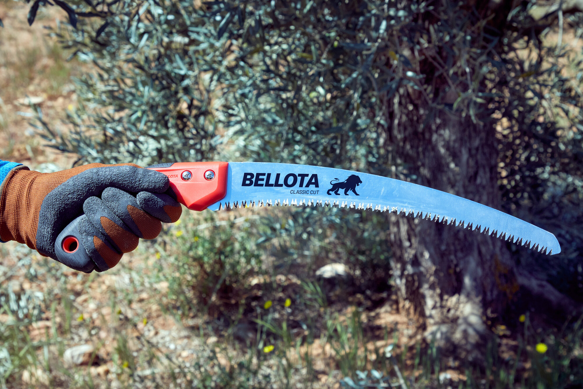 Serrucho León con hoja curva de 13" y mango de bimaterial recto. No incluye funda / 450BIMR13SF