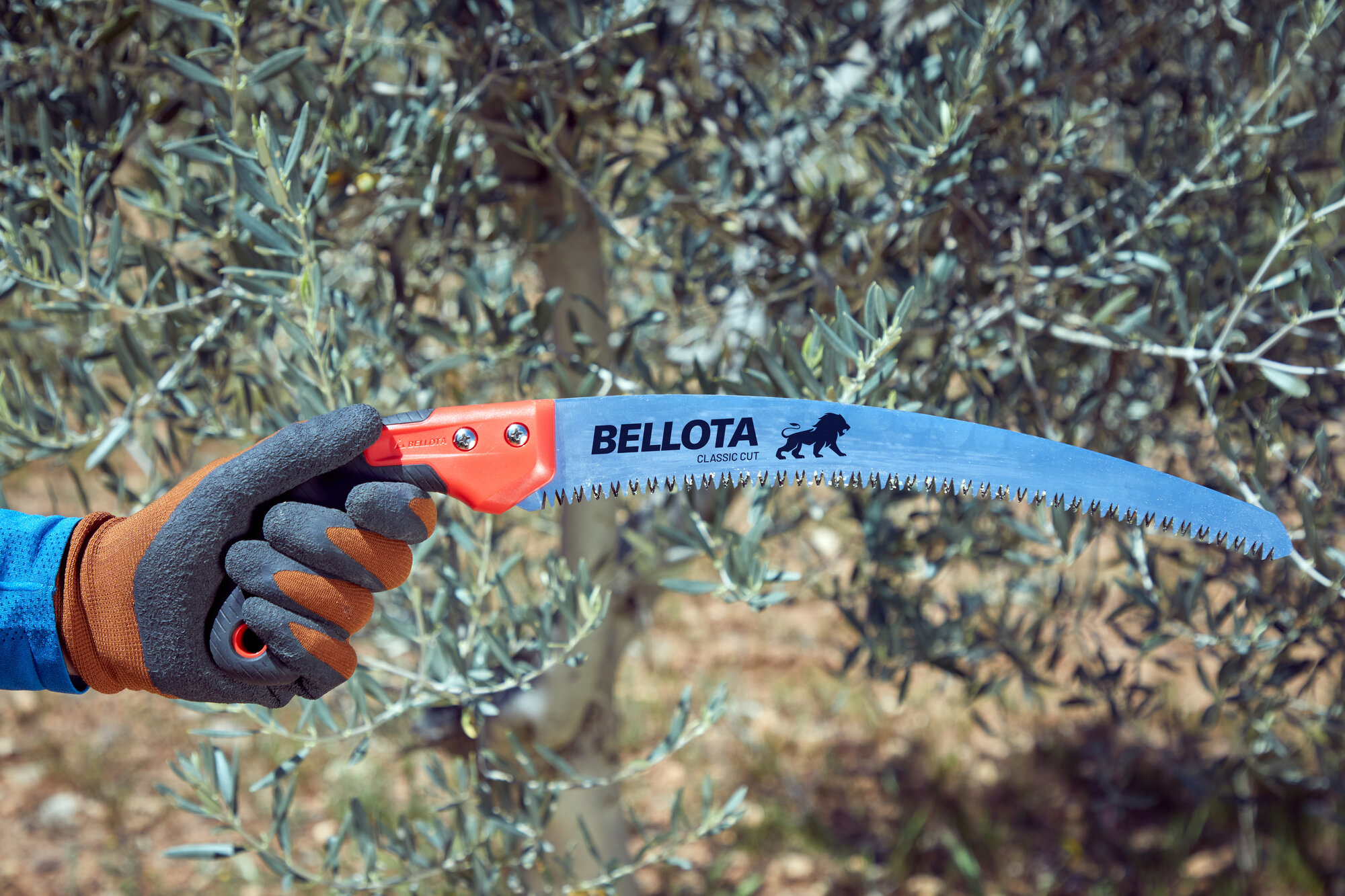 Serrucho León con hoja curva de 13" y mango de bimaterial curvo. Incluye funda / 450BIMC13