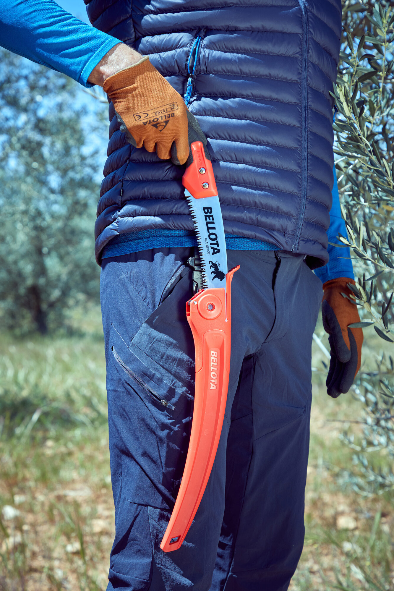 Serrucho León con hoja curva de 13" y mango de bimaterial curvo. Incluye funda / 450BIMC13