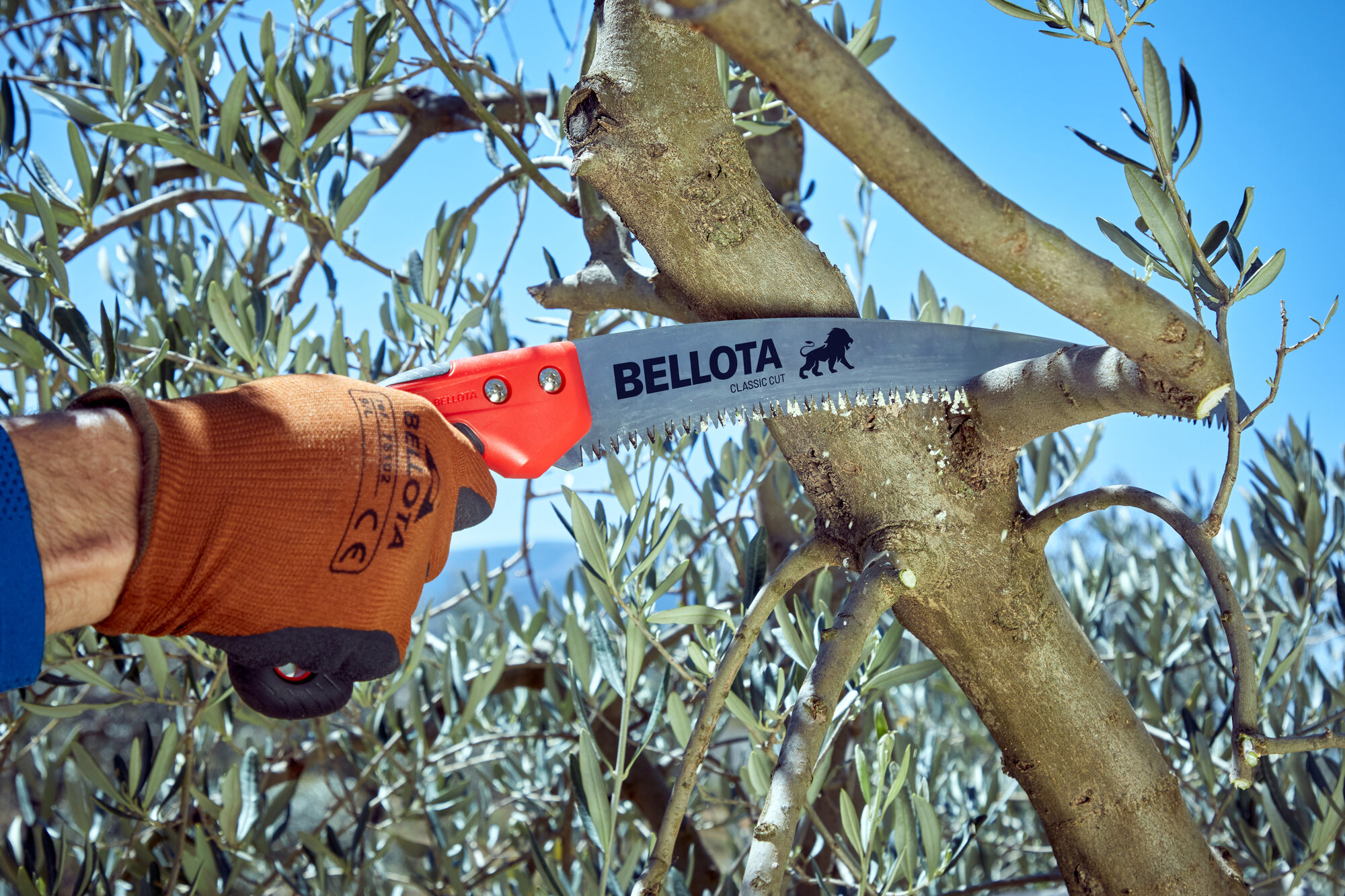 Serrucho León con hoja curva de 13" y mango de bimaterial curvo. No incluye funda / 450BIMC13SF