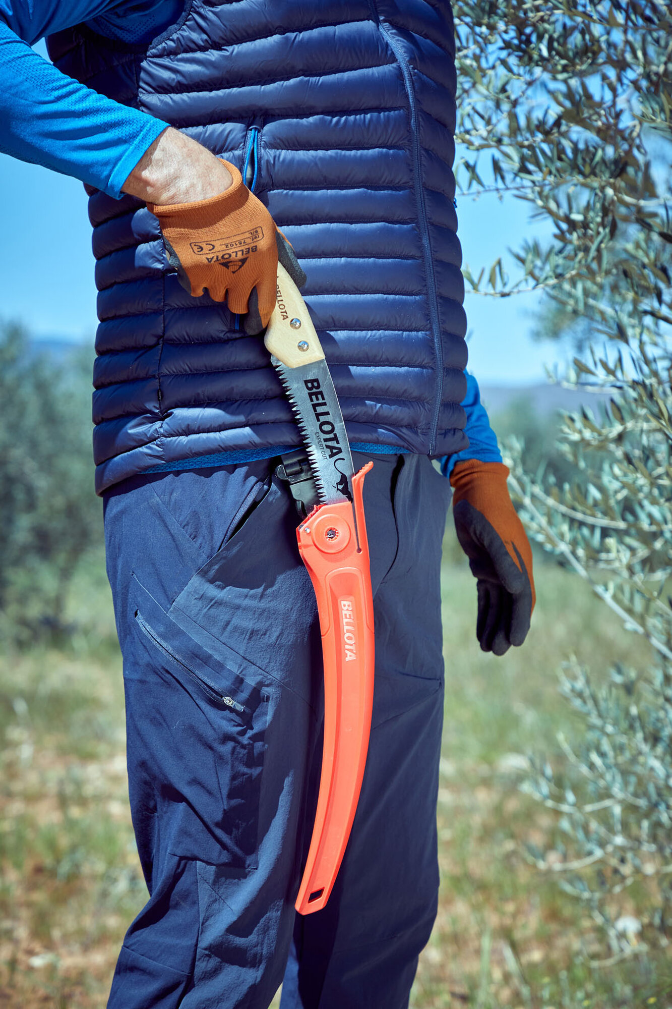 Serrucho Guepardo con hoja curva de 11" y mango de maderacurvo. Incluye funda / 454MC11